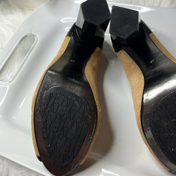Diane Von Furstenberg Stylish Black and Tan Women's Heels - Picture 7 of 9